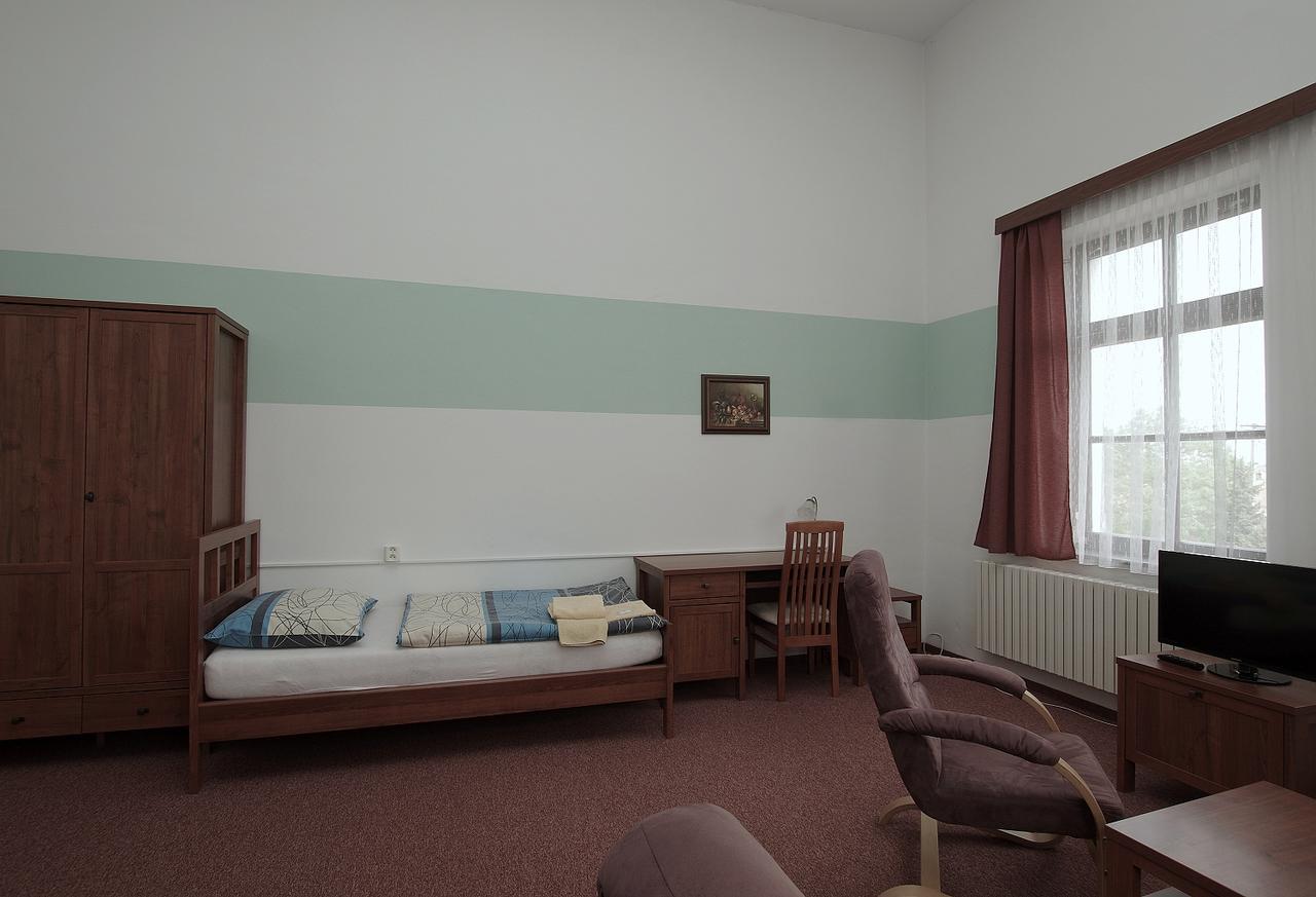 Hotel Koleje Zamecek à Lednice Extérieur photo
