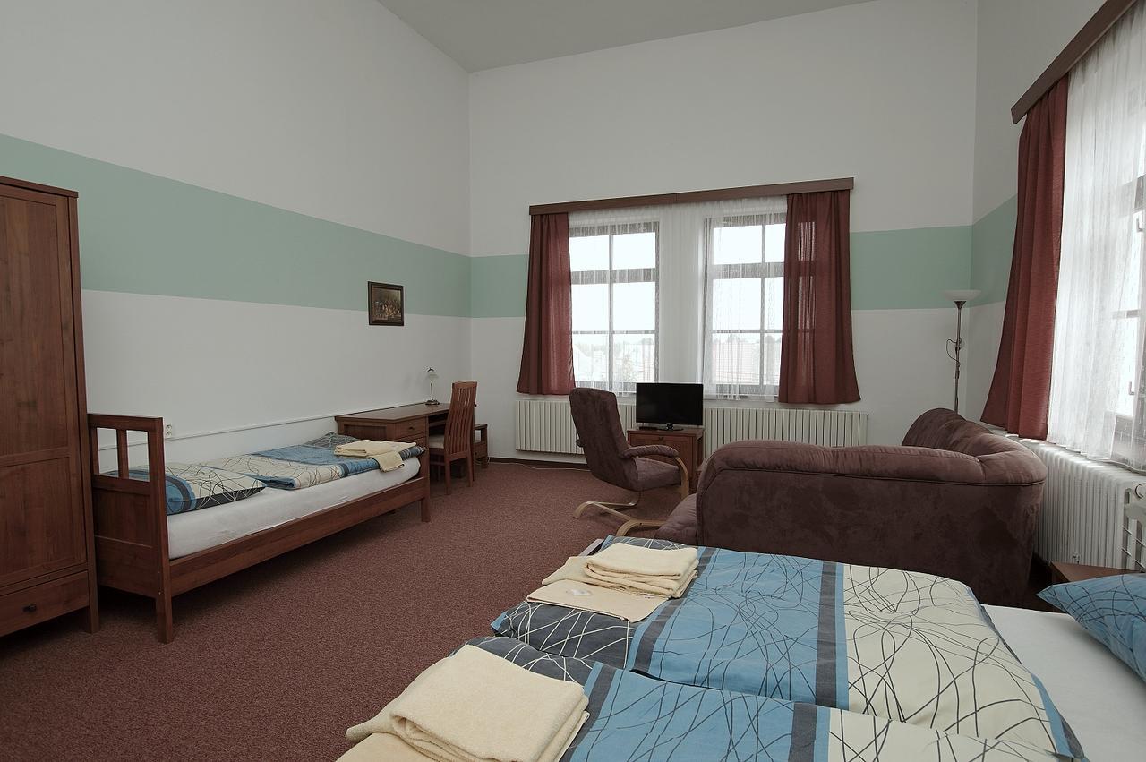 Hotel Koleje Zamecek à Lednice Extérieur photo