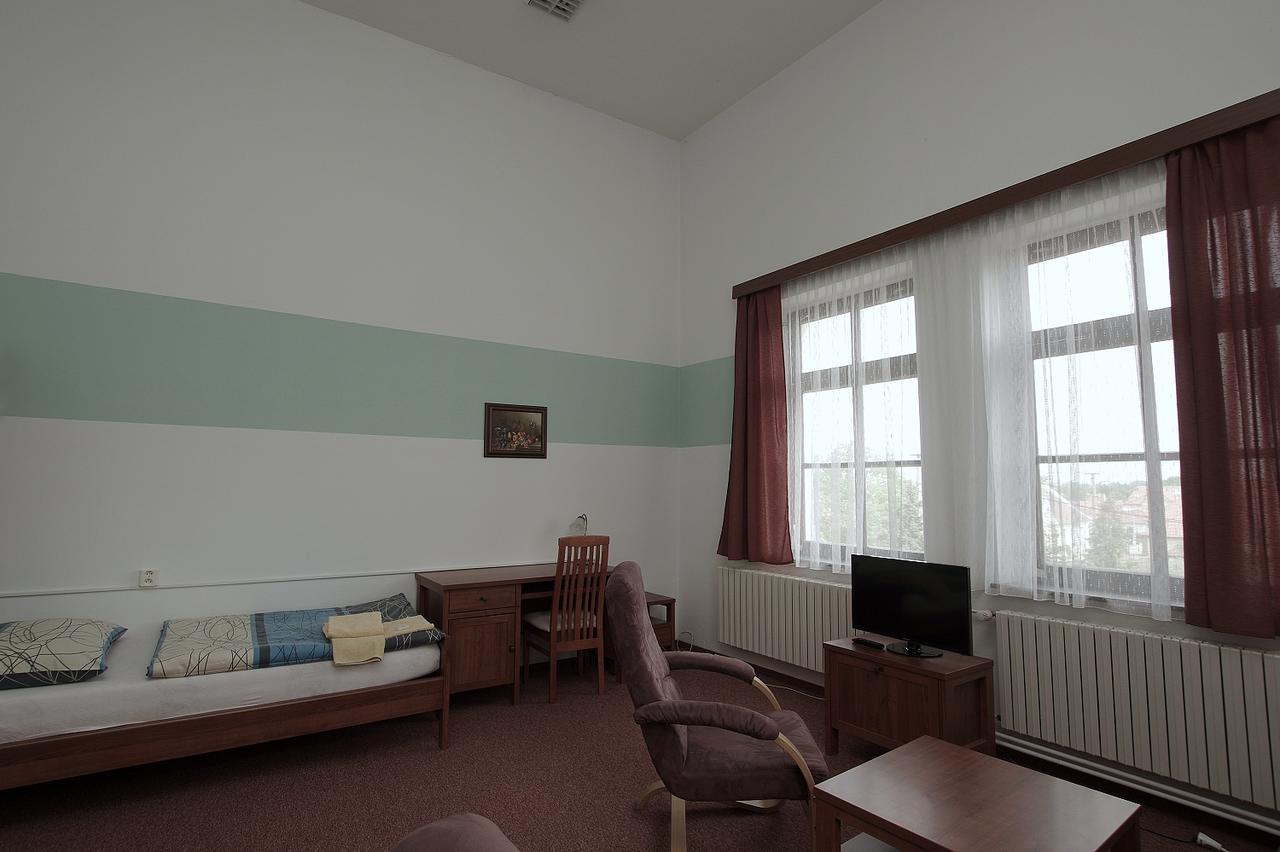Hotel Koleje Zamecek à Lednice Extérieur photo