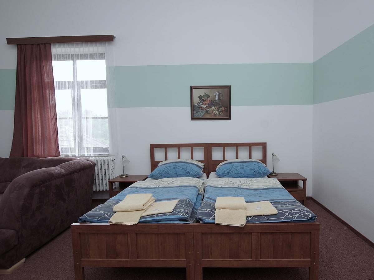 Hotel Koleje Zamecek à Lednice Extérieur photo