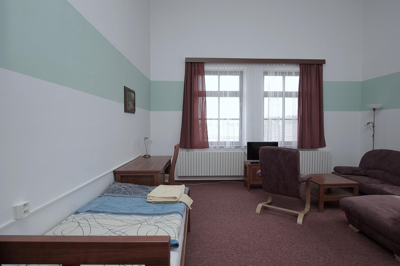 Hotel Koleje Zamecek à Lednice Extérieur photo