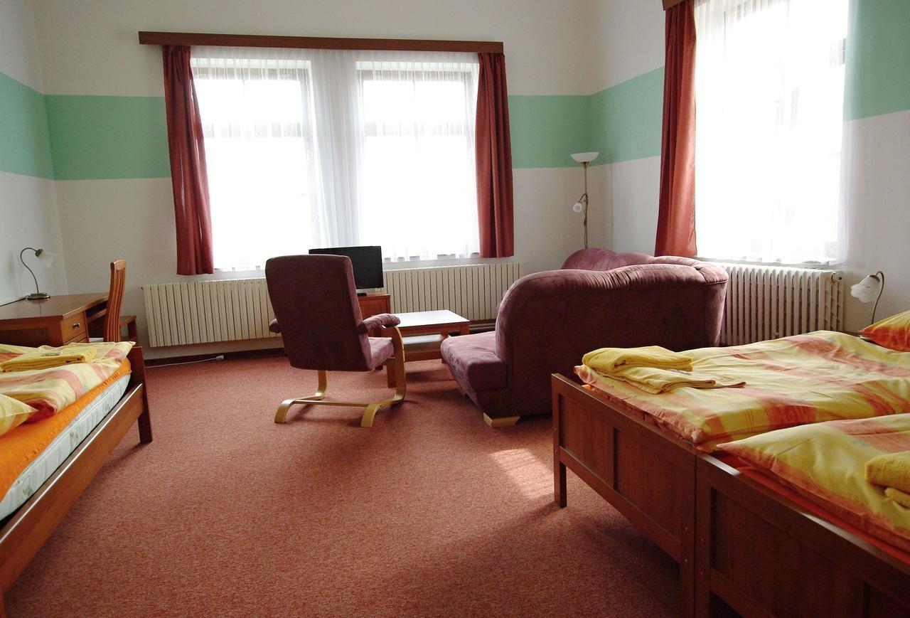 Hotel Koleje Zamecek à Lednice Extérieur photo