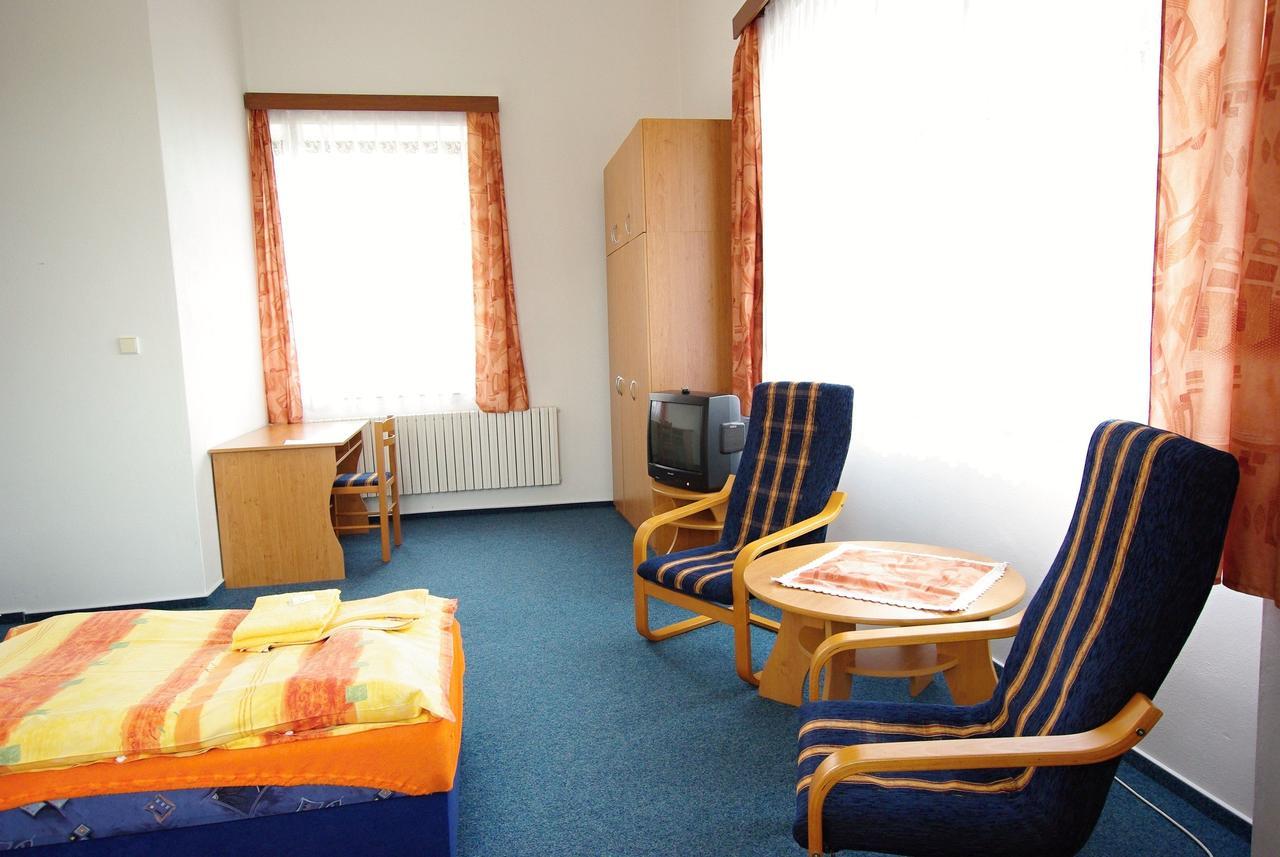 Hotel Koleje Zamecek à Lednice Extérieur photo