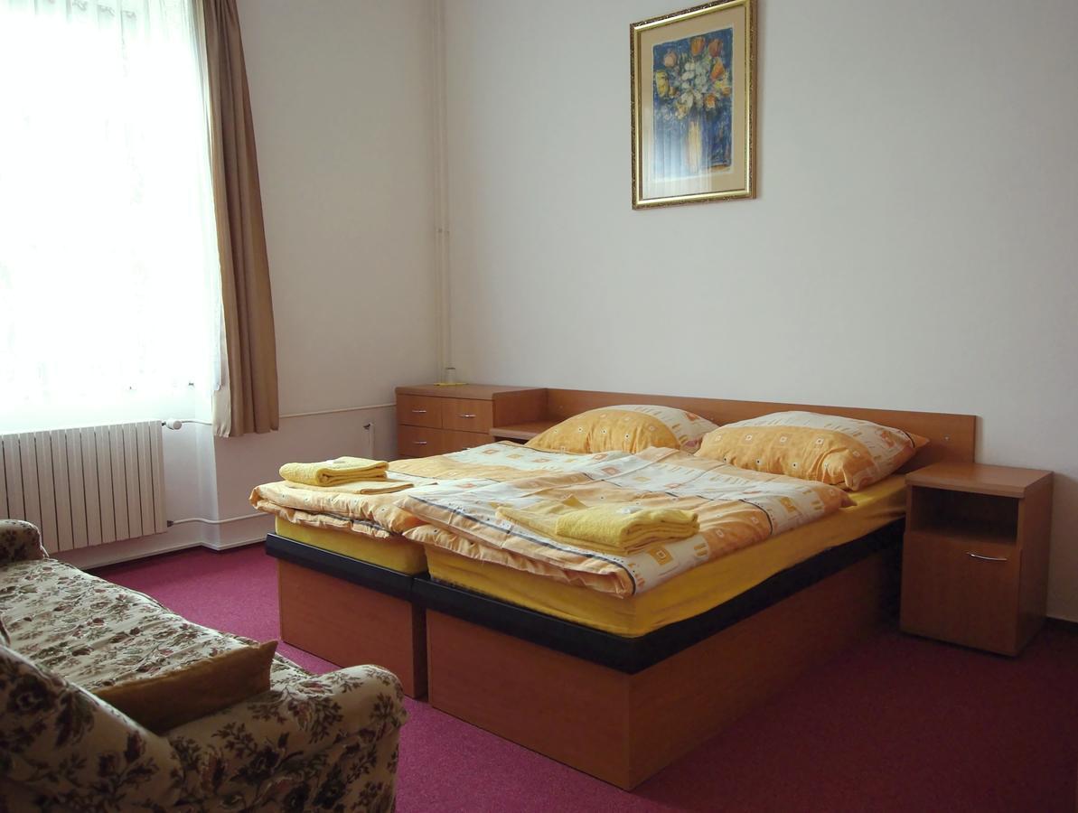 Hotel Koleje Zamecek à Lednice Extérieur photo