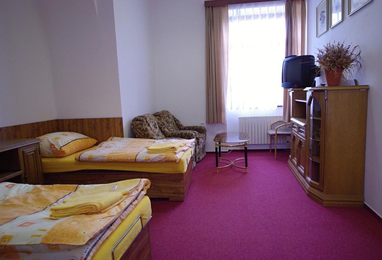 Hotel Koleje Zamecek à Lednice Extérieur photo