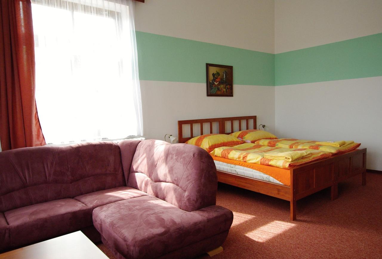 Hotel Koleje Zamecek à Lednice Extérieur photo